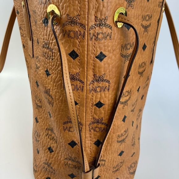 🚫SOLD🚫MCM Liz Reversible Shopper - Picture 7 of 9